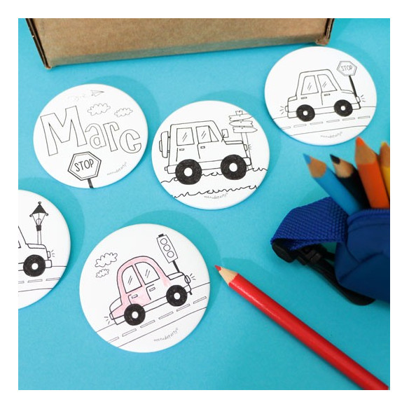 Cajita con 6 chapas de coches para colorear