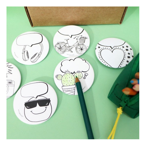 Cajita con 6 chapas de dibujos para colorear