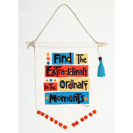 Banderin "Find the extraordinary"