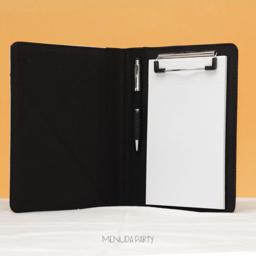 Carpeta con boli y libreta de notas para profes