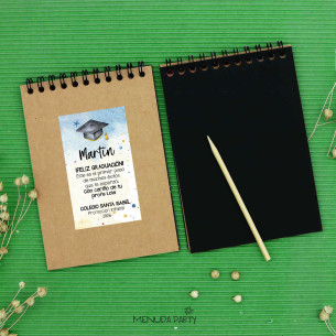 Libretita de hojas negras para raspar. Personalizada